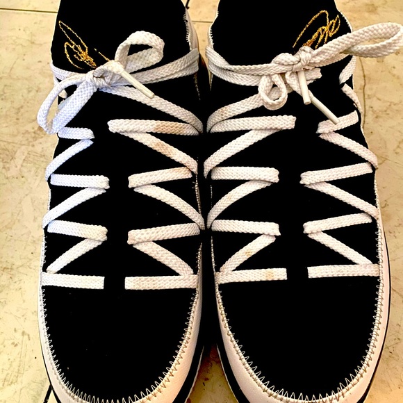 Lebron 18s - Picture 1 of 3